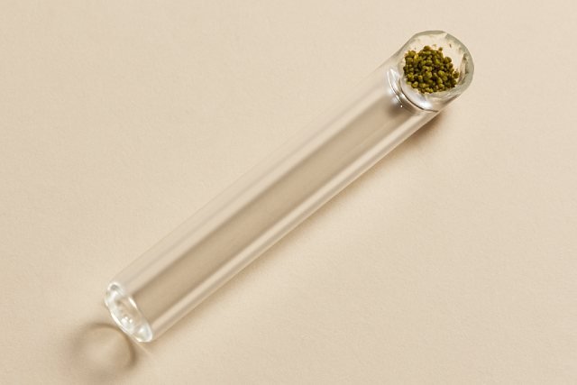 Why a Glass One Hitter Is the Perfect Smoking Tool for Minimalists