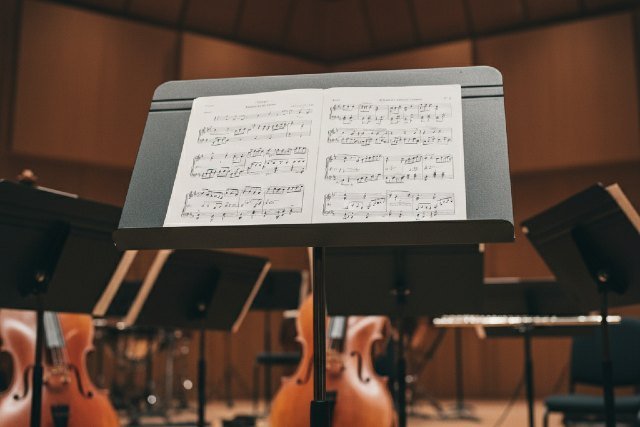 Manhasset Music Stand Review: Durability, Design, and Value Explained